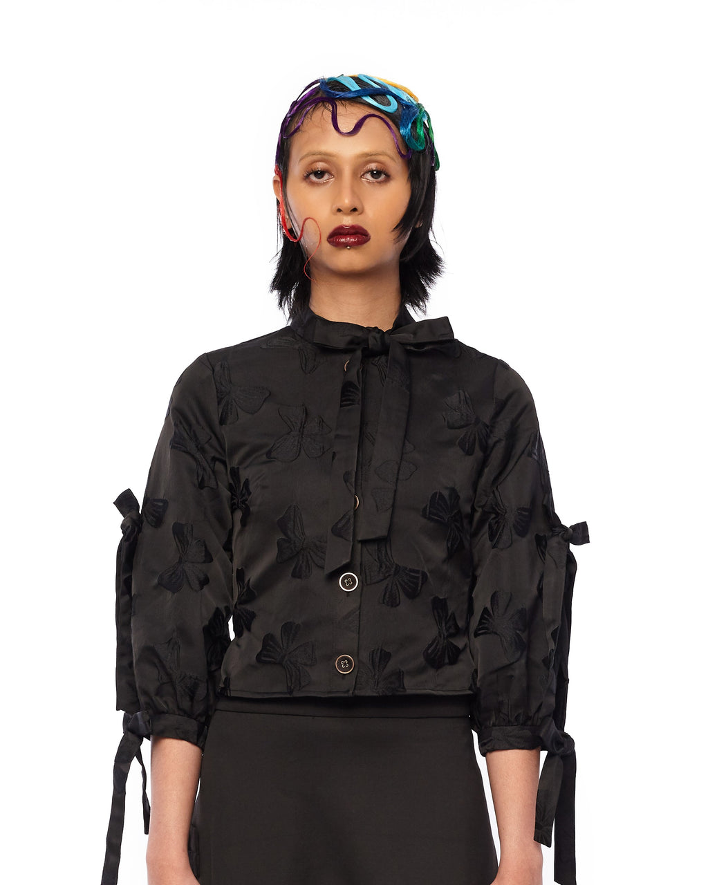 RIBBON TIED ON NECK SEMI FITTED RIBBON PRINTS JACQUARD BLOUSE - BLACK â Mell